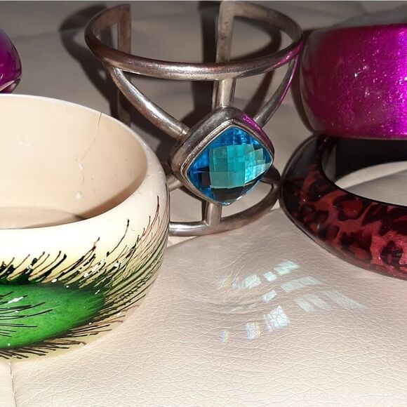 5 different unique Vintage bangle bracelets - Picture 1 of 5